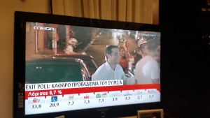 Tsipras gibt sich siegessicher. Untertitel: Nach Exit Poll: Klater Vorsprung für SYRIZA.r