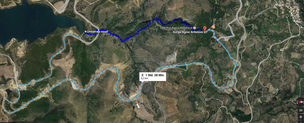 Patsos-Schlucht: Kartenausschnitt mit Wanderweg durch die Schlucht (dunlkelblau) und nicht empfohlener Weg (hellblau). : Auf der Karte ist Norden links, Süden rechts.